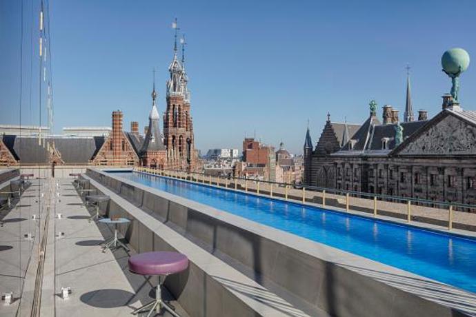 Střešní bar W lounge
Neexistuje lepší místo jak poznat Amsterdam než ze střechy baru W lounge, kde se rozprostírá bazén s výhledem na Dam Square, Royal Palace a centrum Amsterdamu. A když budete mít štěstí, je dost možné, že vám k tomu zahraje i nějaký DJ.
Střešní bar W lounge
Neexistuje lepší místo jak poznat Amsterdam než ze střechy baru W lounge, kde se rozprostírá bazén s výhledem na Dam Square, Royal Palace a centrum Amsterdamu. A když budete mít štěstí, je dost možné, že vám k tomu zahraje i nějaký DJ.