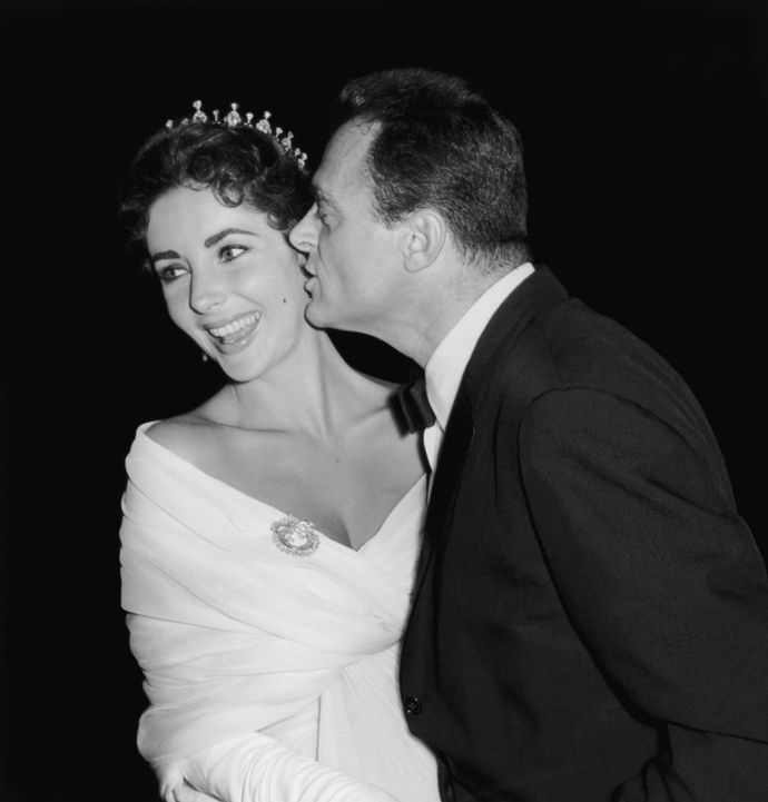 Elizabeth Taylor a Mike Todd, 1957

Kdo by si nezamiloval Elizabethinu korunku?
