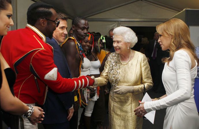 Will.i.am a Kylie Minogue
