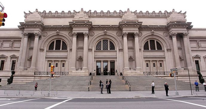 Metropolitní muzeum umění, New York

Známé schody, po kterých se při MET Gala prochází ty nejslavnější celebrity, vás dovedou do největšího muzea na západní polokouli. Ve své sbírce má přes dva miliony uměleckých kousků a ročně ho navštíví přes šest milionů lidí.

metmuseum.com
