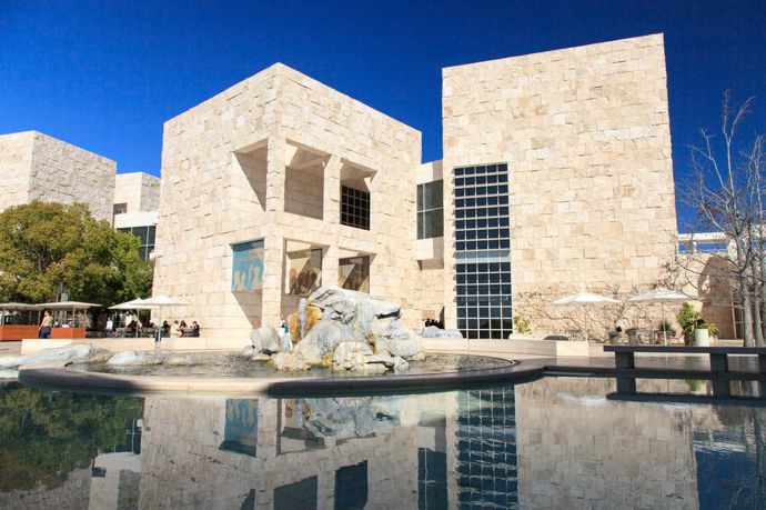 Gettyho centrum, Los Angeles

V prostorách Gettyho muzea je nejen stálá expozice historických předmětů, ale v rozsáhlých sálech představují svá díla i současní umělci. Nejen, že hlavní budova je architektonický klenot, ale muzeum se pyšní i překrásnou zahradou.

getty.edu
