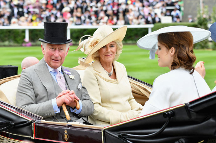 Charles, princ z Walesu, Camilla, vévodkyně z Cornwallu a princezna Eugenie z Yorku
Charles, princ z Walesu, Camilla, vévodkyně z Cornwallu a princezna Eugenie z Yorku
