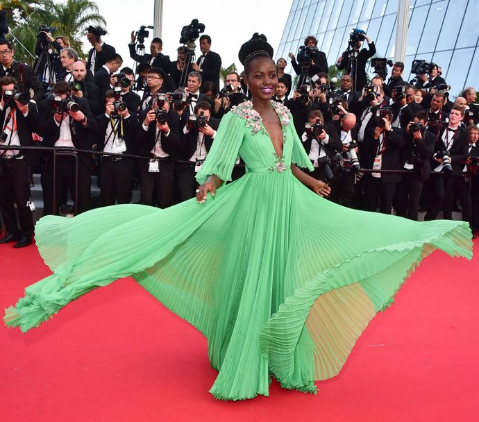 Lupita Nyong'o, 2015

Když se Gucci šaty točí dokola
