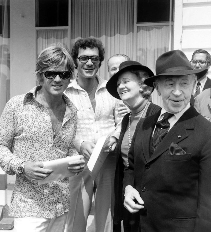 Robert Redford, Sydney Pollak, Aniela Mlynarska a Artur Rubinstein, 1972

Rozhodně nejstylovější čtveřice na festivalu
