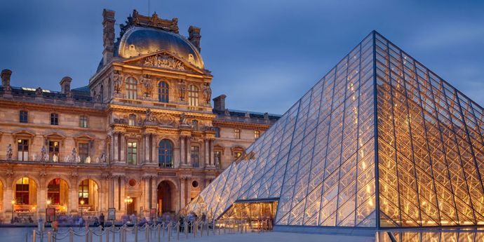 Louvre, Paříž

Největším lákadlem je zde samozřejmě Da Vinchiho Mona Lisa. Nachází se zde ale spousta dalších exponátů, které stojí za prohlídku. Pokud byste si chtěli každé vystavené dílo podrobněji prohlédnout, museli byste v muzeu strávit tři dny.

Louvre.fr
