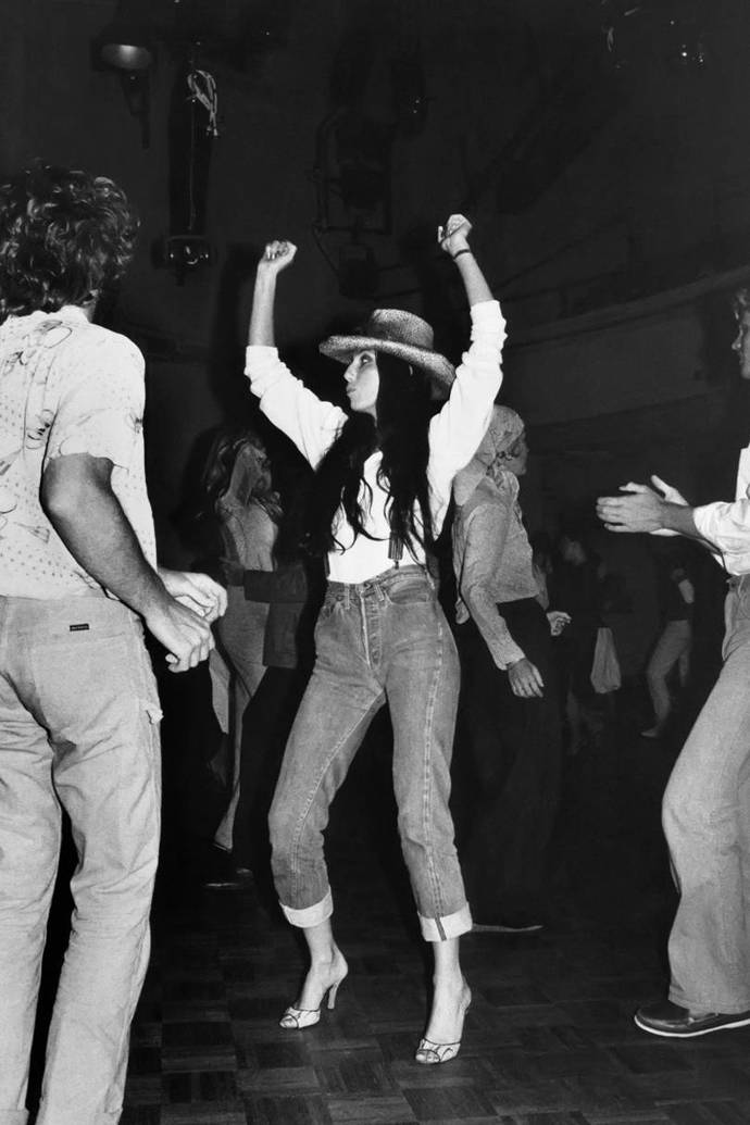 1977

Cher tancuje ve Studiu 54
