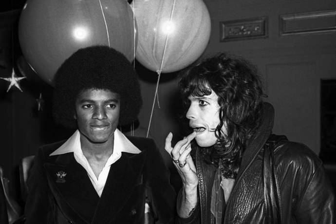 1977

Michael Jackson a zpěvák skupiny Aerosmith Steven Tyler na Beatlemania party
