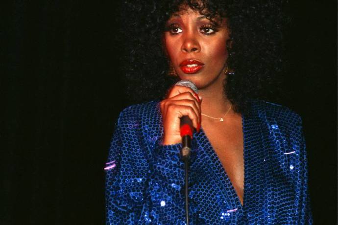 1979

Donna Summer zpívá v klubu Studio 54
