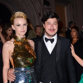 Carey Mulligan a Marcus Mumford

Carey a Marcus se potkali na koncertě kapely Mumford and Sons, kde je Marcus hlavním zpěvákem. Jejich svatbu naplánoval otec Marcuse na anglickém venkově a mezi hosty byli například Sienna Miller, Colin Firth nebo Jake Gyllenhaal.
