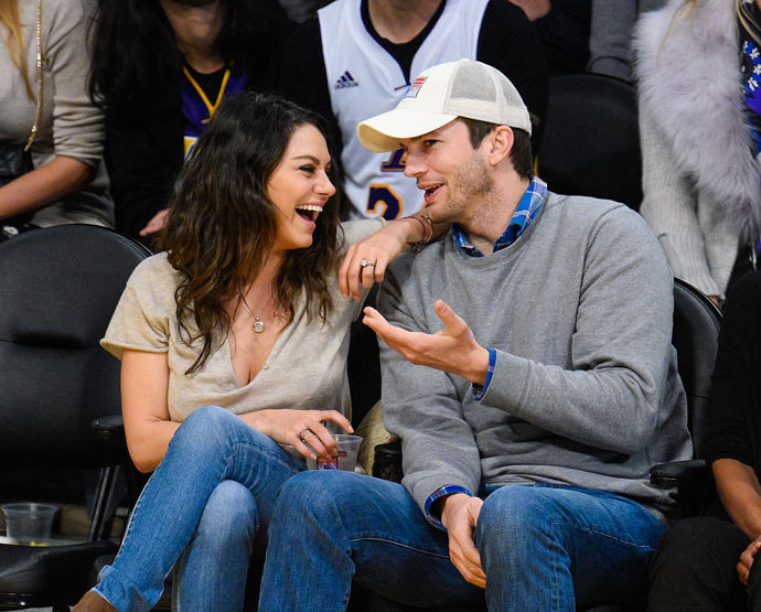 Mila Kunis a Ashton Kutcher

Tento pár o své svatbě neprozradil vůbec nic. Všichni fanoušci televizního seriálu Zlatá sedmdesátá mohou být však spokojeni, že Jackie a Kelso jsou konečně spolu.
