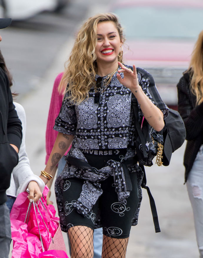 I zpěvačka Miley Cyrus propadla tomuto letnímu trendu!
I zpěvačka Miley Cyrus propadla tomuto letnímu trendu!