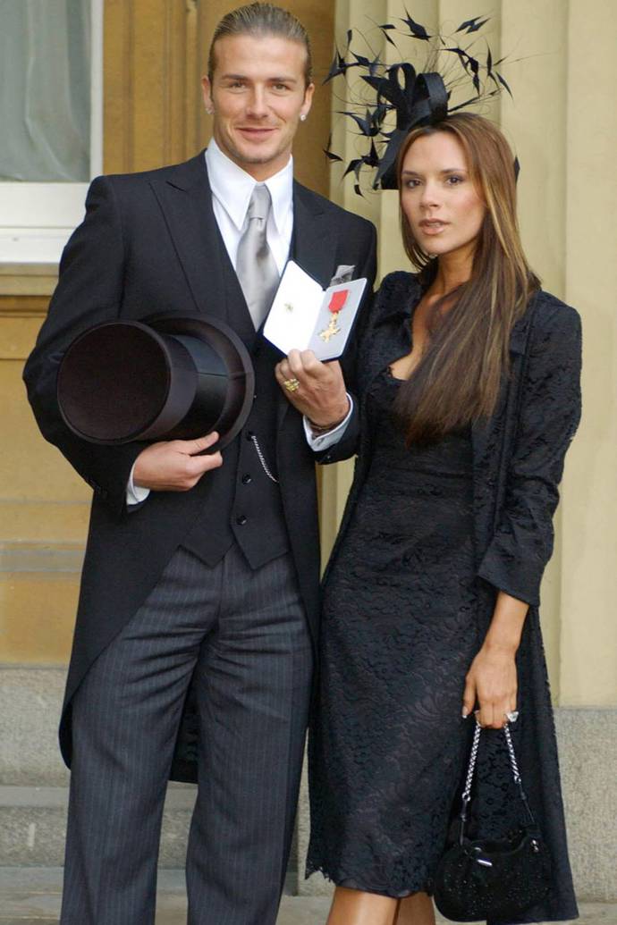 27. listopadu 2003 David přebírá Řád britského impéria od britské královny Alžběty II. v Buckinghamském paláci
