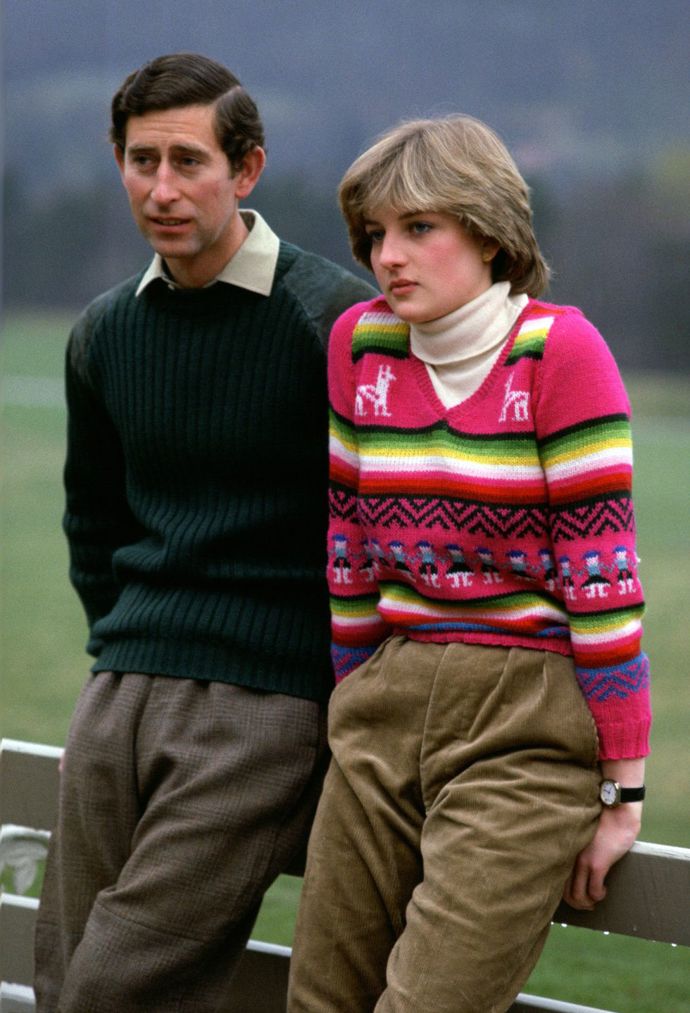 9. Byla první královskou nevěstou, která měla zaměstnání
Když se v roce 1981 vdala za prince Charlese, stala se první královskou nevěstou, která kdy dostávala za práci zaplaceno. Kate, vévodkyně z Cambridge, byla zase první královskou nevěstou s vysokoškolským titulem.
9. Byla první královskou nevěstou, která měla zaměstnání
Když se v roce 1981 vdala za prince Charlese, stala se první královskou nevěstou, která kdy dostávala za práci zaplaceno. Kate, vévodkyně z Cambridge, byla zase první královskou nevěstou s vysokoškolským titulem.