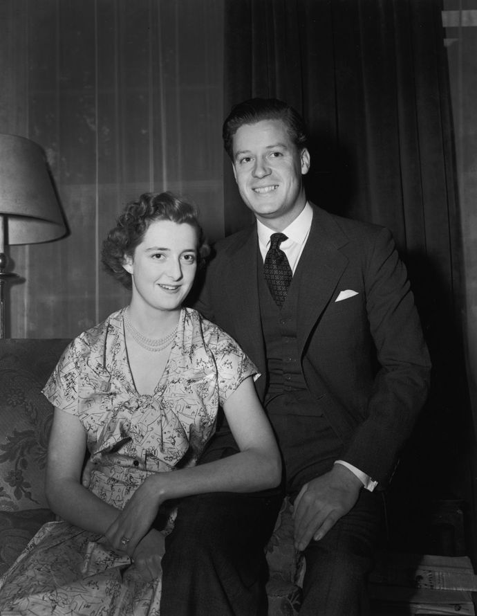 2. Její rodiče se rozvedli, když jí bylo 7 let
Dianini rodiče Frances Shand Kydd a Edward John Spencer se rozvedli, když jí bylo pouhých sedm let. Měli komplikovaný vztah. Důvodem rozvodu bylo údajné podvádění a fyzické zneužívání.
2. Její rodiče se rozvedli, když jí bylo 7 let
Dianini rodiče Frances Shand Kydd a Edward John Spencer se rozvedli, když jí bylo pouhých sedm let. Měli komplikovaný vztah. Důvodem rozvodu bylo údajné podvádění a fyzické zneužívání.