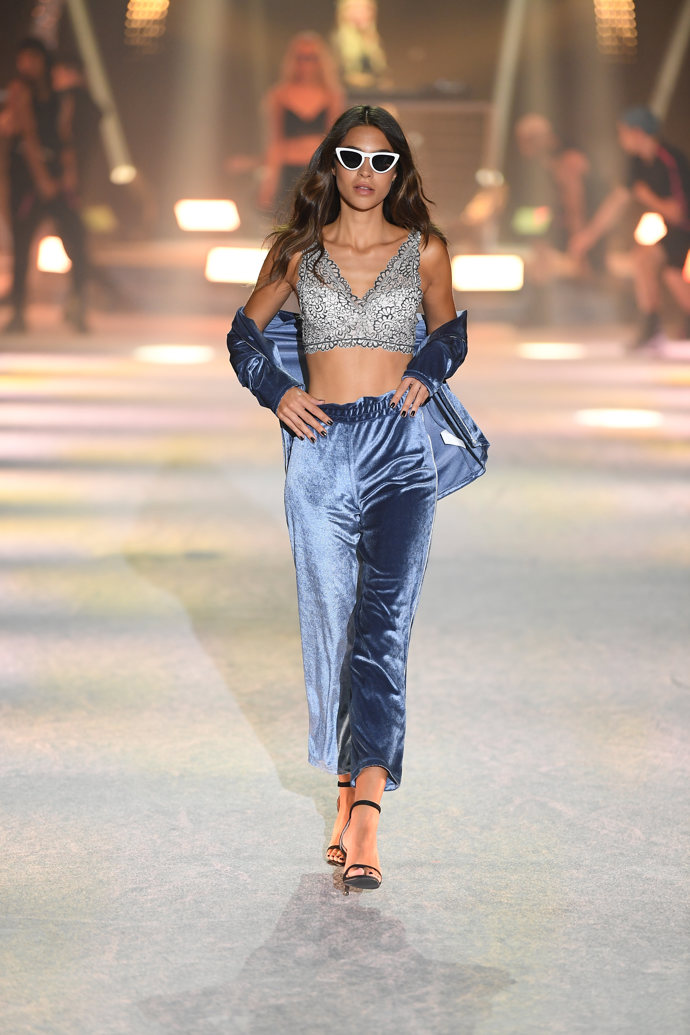 Nejnovější modely od TEZENIS Nejnovější modely od TEZENIS
