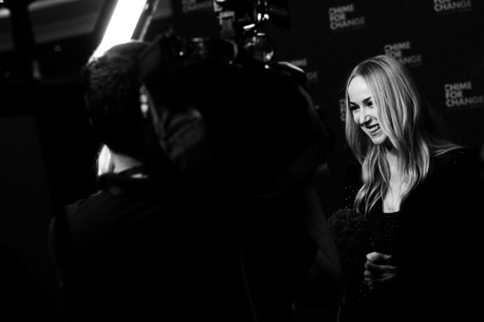 The Director: An Evolution in Three Acts (2013)
Dnes už si těžko dokážeme představit Gucci bez Alessandra Michele v čele. Ale ještě ne tak dávno, přesně od roku 2006 do roku 2014, vedla tento módní dům Frida Giannini. Dokument The Director ukazuje pomocí tří kolekcí, jak vypadal Gucci právě za vedení Fridy, která byla známá svou plachostí před novináři.
The Director: An Evolution in Three Acts (2013)
Dnes už si těžko dokážeme představit Gucci bez Alessandra Michele v čele. Ale ještě ne tak dávno, přesně od roku 2006 do roku 2014, vedla tento módní dům Frida Giannini. Dokument The Director ukazuje pomocí tří kolekcí, jak vypadal Gucci právě za vedení Fridy, která byla známá svou plachostí před novináři.