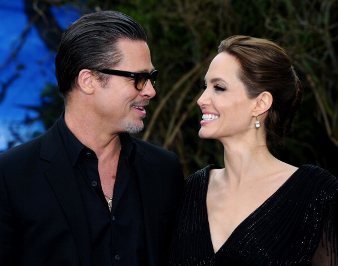 Brad Pitt a Angelina Jolie

Slavný herecký pár se zasnoubil po sedmiletém vztahu a šesti dětech v roce 2012. Zasnoubení trvalo dva roky, než se v roce 2014 vzali ve Francii. O další dva roky později se však rozvedli.
