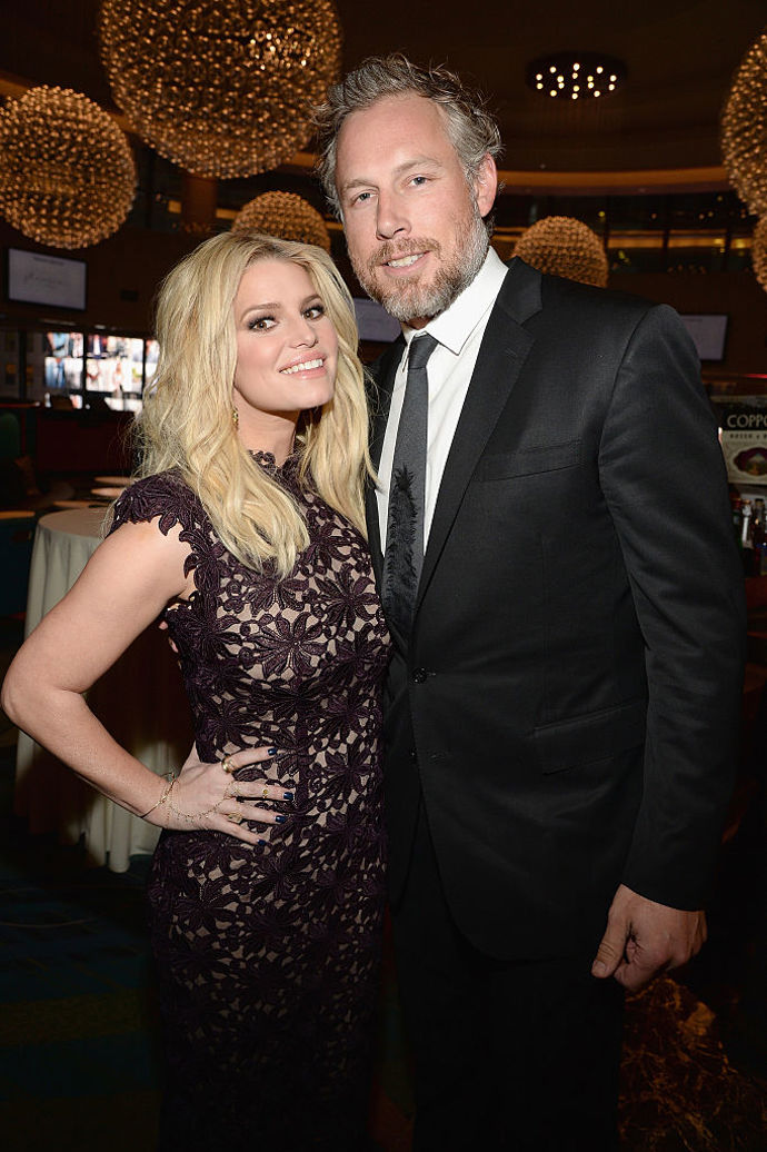 Jessica Simpson a Eric Johnson

Zpěvačka a herečka Jessica Simpson a hráč amerického fotbalu Eric Johnson se zasnoubili v roce 2010. O dva roky později se jim narodila dcera Maxwell Drew Johnson, o rok později syn Ace Knute Johnson. Vzali se v Kalifornii v roce 2014 a jsou spolu dodnes.
