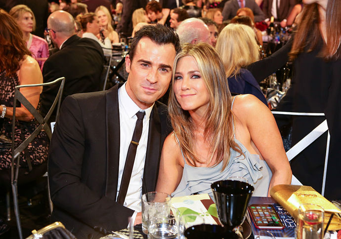 Jennifer Aniston a Justin Theroux

Bývalá partnerka Brada Pitta se zasnoubila s hercem Justinem Theroux v roce 2012 a tři roky jim trvalo, než se vzali Bel-Air v Los Angeles. Nedávno se však rozvedli.
