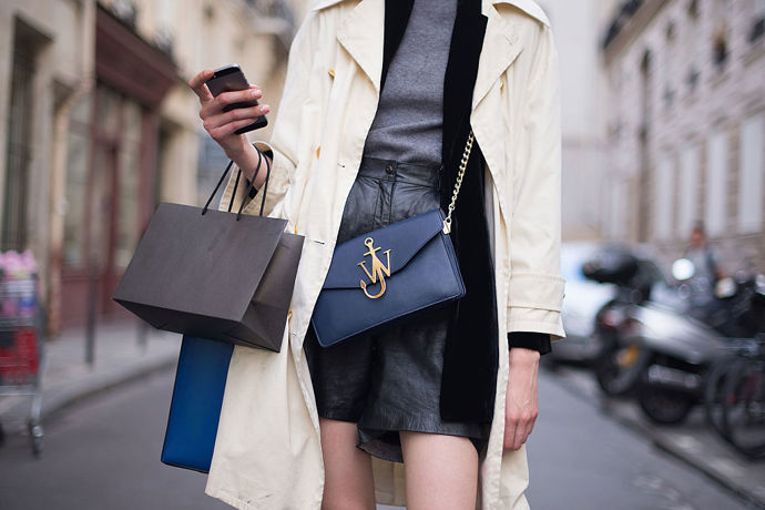 Crossbody kabelka 

Kromě kvalitní kabelky větší se vám bude hodit i menší crossbody, kterou vynosíte zejména na večírky či na kafe s kamarádkou.
