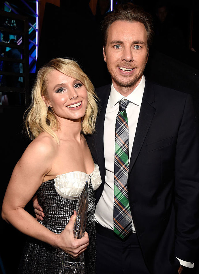 Kristen Bell a Dax Shepard

Herečka Kristen Bell a herec Dax Shepard se zasnoubili v roce 2009. Se svatbou čekali až do té doby, než bude v Kalifornii povolen sňatek stejnopohlavním párům. Legalizace a tedy i své svatby se dočkali v roce 2013.
