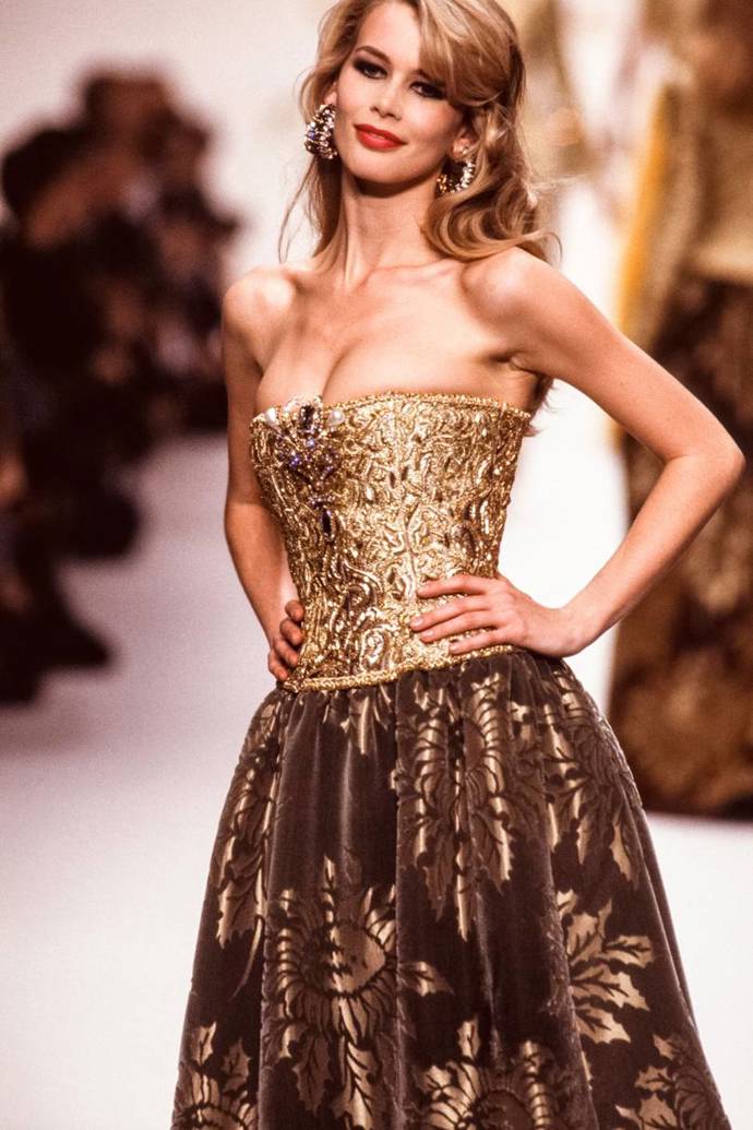 březen 1992

Přehlídka Oscar de la Renta podzim/zima 1992.
