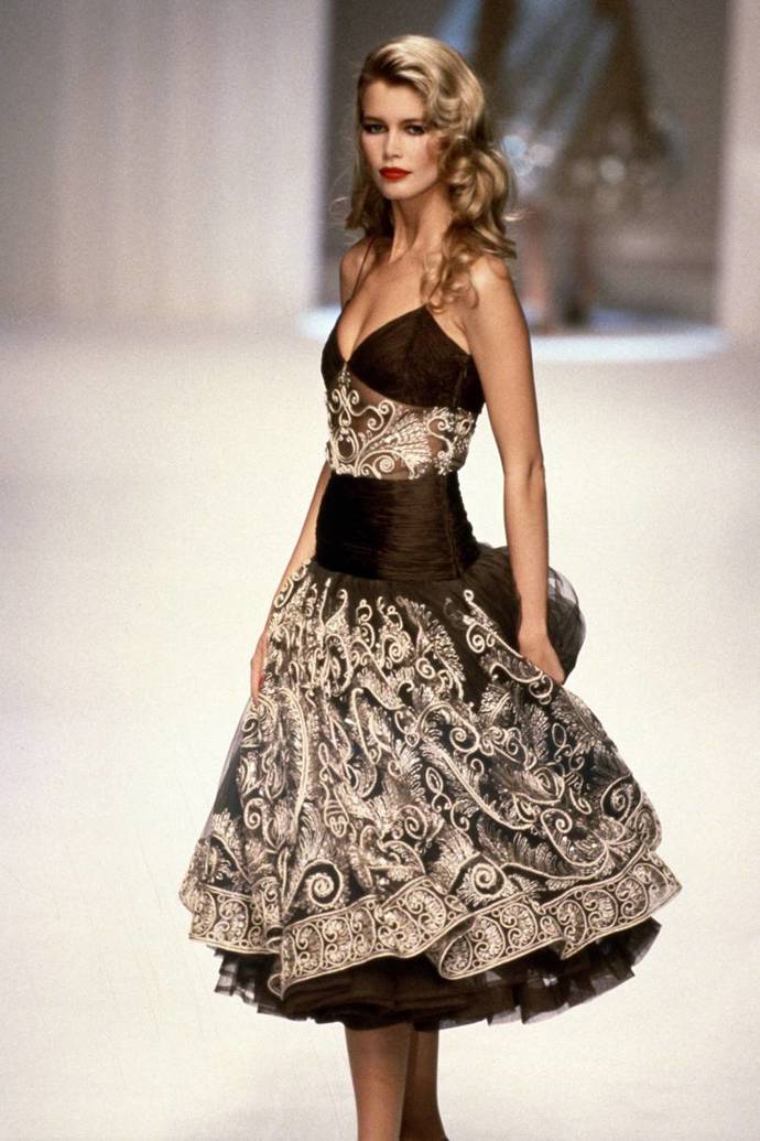 říjen 1994

Přehlídka Valentino jaro/léto 1995.
