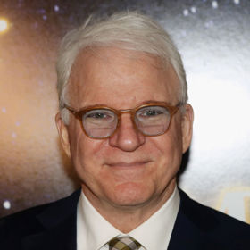 Steve Martin

Dnes už dvaasedmdesátiletý herec před dvěma lety přivítal na svět své první dítě.
