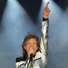 Mick Jagger

Má 8 dětí. Nejstaršímu je 46 a nejmladšímu 2 roky. To poslední se mu narodilo, když mu bylo 72.

