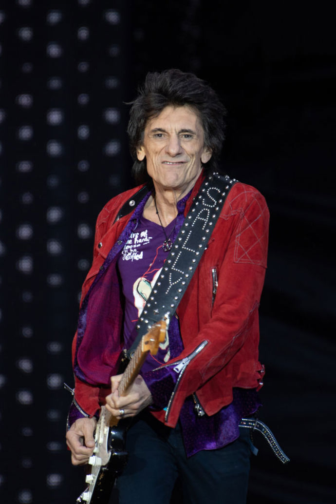 Ronnie Wood

V kapele The Rolling Stones mají zřejmě plození dětí jako soutěž. Další její člen přivítal na svět potomka ve svých 68 letech. Ronnie Wood tak má pět dětí a deset vnoučat.
