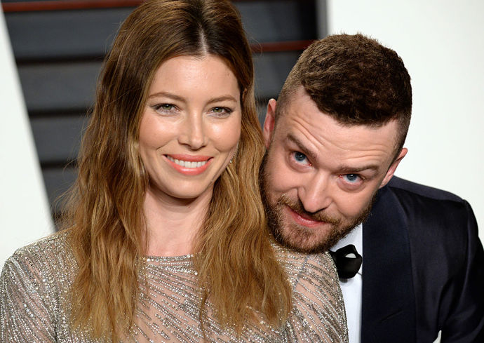 Jessica Biel měla jednoho času také zesvětlené konečky, ale u ní máme pocit, že jí sluší opravdu vše. Plus od nás s Justinem Timberlakem získávají titul jednoho z nejkrásnějších párů v Hollywoodu!
