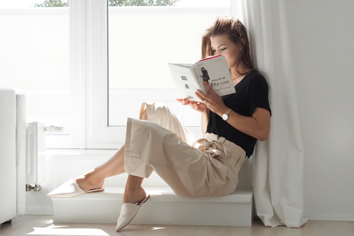 Po obědě jde Leontýnka spát a Veronika má chvilku pro sebe - stihne si dát kafe, něco si přečíst, projet Instagram a sledovat online trendy a novinky v designu. 

„Zkrátka, abych byla pořád v obraze."
