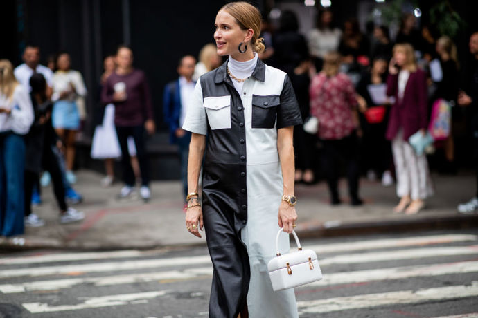 Stylistka Pernille Teisbaek vsadila na klasickou nestárnoucí kombinaci černé a bílé
