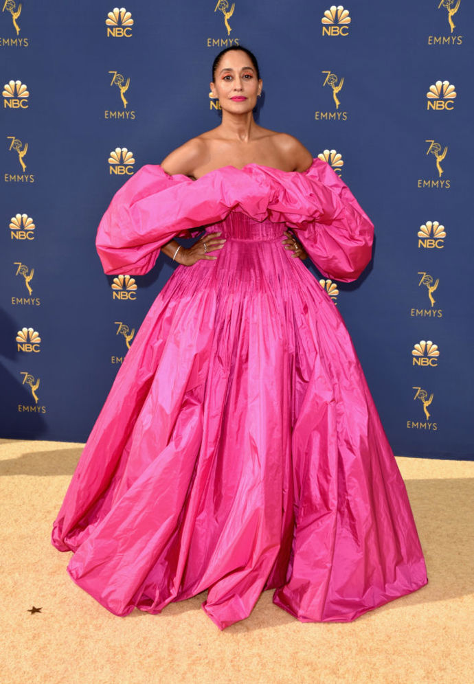 Tracee Ellis Ross v šatech Valentino Haute Couture a špercích Repossi
Tracee byla nominovaná za roli Rainbow Johnson v seriálu black-ish
Tracee Ellis Ross v šatech Valentino Haute Couture a špercích Repossi
Tracee byla nominovaná za roli Rainbow Johnson v seriálu black-ish