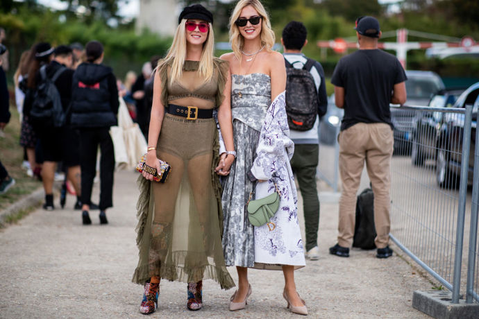 Kromě Chiary Ferragni se na fashion weeku v Paříži objevila i její sestra Valentina
