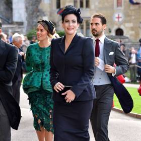 Liv Tyler v šatech Stella McCartney a se šperky Van Cleef & Arpels
