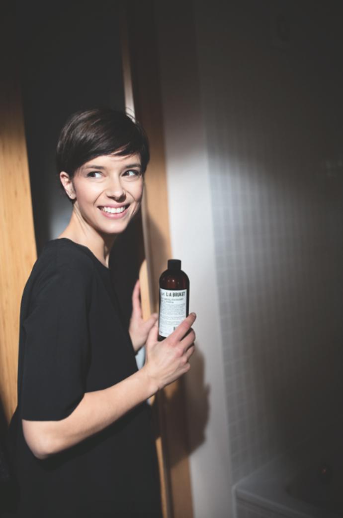 Designérka Andrea Beranová ukázala, že si s umakartovým jádrem dokáže poradit.
Designérka Andrea Beranová ukázala, že si s umakartovým jádrem dokáže poradit.