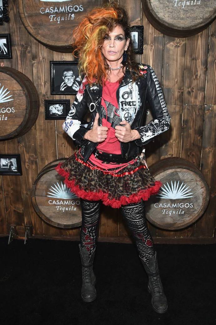 Cindy Crawford pořádá každoročně velkou halloweenskou párty, jednou se celá její rodina oblékla do punkových kostýmů.
