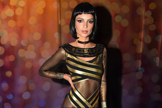 Emily Ratajkowski jako Kleopatra
