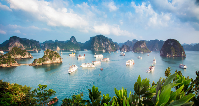 Vietnam

Svatební cesta ve Vietnamu není nic neobvyklého, do této asijské země se vydává stále více párů z Evropy. Úžasným místem je resort Six Senses Ninh Van Bay, který leží v zálivu, ale připadáte si jako na ostrově. Navíc nabízí krásný výhled na hory a moře a kolem pobíhá spoustu divokých opiček! Po několikadenním relaxu v tomto hotelu se teprve můžete vydat poznávat krásy Vietnamu.
