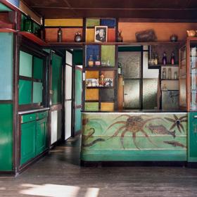 Autorem nástěnných kreseb a výzdoby byl jeden z největších architektů a urbanistů 20. století Le Corbusier.
Autorem nástěnných kreseb a výzdoby byl jeden z největších architektů a urbanistů 20. století Le Corbusier.