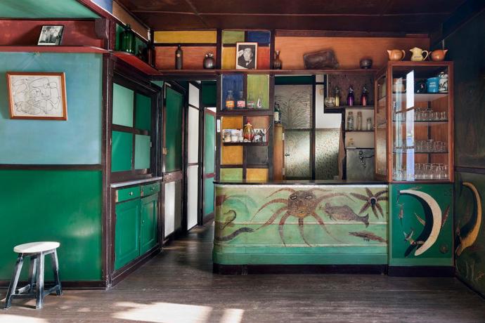 Autorem nástěnných kreseb a výzdoby byl jeden z největších architektů a urbanistů 20. století Le Corbusier.
Autorem nástěnných kreseb a výzdoby byl jeden z největších architektů a urbanistů 20. století Le Corbusier.