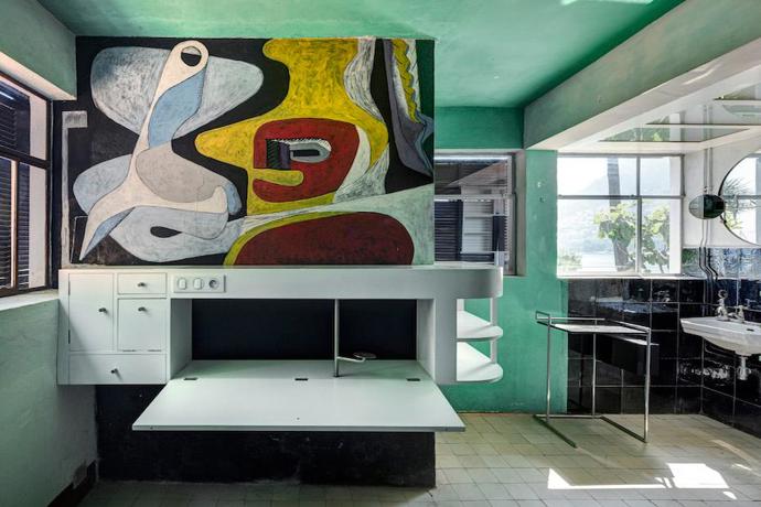 Autorem nástěnných kreseb a výzdoby byl jeden z největších architektů a urbanistů 20. století Le Corbusier.
Autorem nástěnných kreseb a výzdoby byl jeden z největších architektů a urbanistů 20. století Le Corbusier.