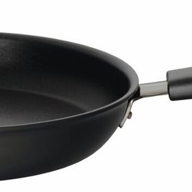Díky unikátnímu povrchu Hardtec Superior má pánev Fiskars skvělé nepřilnavé vlastnosti, které vydrží roky. Navrženo pro to nejnáročnější vaření. 
