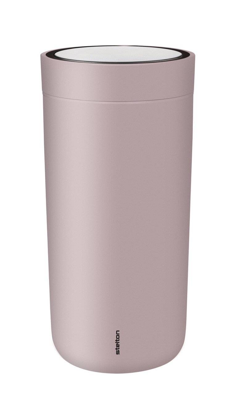 Termohrnek Stelton To Go Click se už bohužel vyprodal, ale pokud po něm toužíte, můžete si ho pořídit na Designville.cz za 830 Kč. Jeho unikátní funkce „smart click“ umožňuje otevřít či zavřít víčko hrnku pohybem jedné ruky, a tak můžete pít po celém obvodu termohrnku jako z hrnečku bez víčka.
Termohrnek Stelton To Go Click se už bohužel vyprodal, ale pokud po něm toužíte, můžete si ho pořídit na Designville.cz za 830 Kč. Jeho unikátní funkce „smart click“ umožňuje otevřít či zavřít víčko hrnku pohybem jedné ruky, a tak můžete pít po celém obvodu termohrnku jako z hrnečku bez víčka.