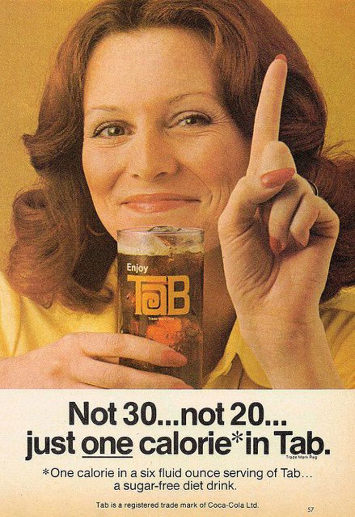 1964
Dietní pepsi? Psal se rok 1964, když na trh přišly uměle slazené nápoje. Zpočátku to vypadalo jako skvělá alternativa ke všem těm přeslazeným fantám a kolám, ovšem až do doby, kdy se zjistilo, že některé z nich – konkrétně Diet Delight fruit cocktail – obsahují zdraví škodlivé sladidlo “cyklamát” (E952). Lékařská studie upozornila na to, že toto “éčko” způsobilo u pokusných krys rakovinu močového měchýře.
1964
Dietní pepsi? Psal se rok 1964, když na trh přišly uměle slazené nápoje. Zpočátku to vypadalo jako skvělá alternativa ke všem těm přeslazeným fantám a kolám, ovšem až do doby, kdy se zjistilo, že některé z nich – konkrétně Diet Delight fruit cocktail – obsahují zdraví škodlivé sladidlo “cyklamát” (E952). Lékařská studie upozornila na to, že toto “éčko” způsobilo u pokusných krys rakovinu močového měchýře.