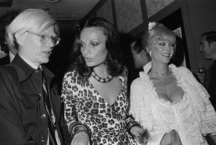 Diane von Furstenberg

"On byl voyeur. Nikdy moc nemluvil. Ze sociálních sítí by se zbláznil," řekla Diane von Furstenberg pro britský nedělník The Observer v roce 2014.
