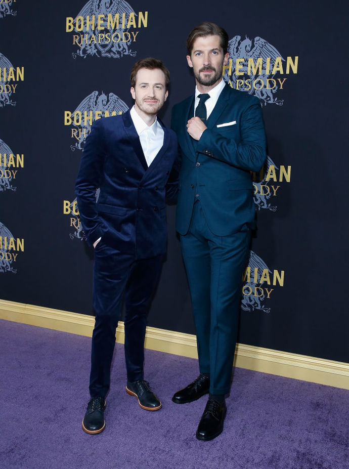 Joe Mazzello ve filmu hraje baskytaristu kapely Queen Johna Deacona, Gwilym Lee hraje Briana Maye
Joe Mazzello ve filmu hraje baskytaristu kapely Queen Johna Deacona, Gwilym Lee hraje Briana Maye
