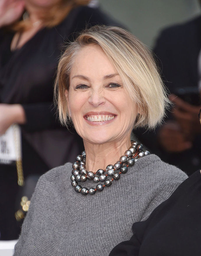 Sharon Stone

"Myslím, že vám nikdo, kdo se někdy rozváděl, neřekne, že je rozvod nějaká zábava nebo že je jednoduchý. Spíš vám řeknou, že je to pocit obrovského selhání."

Sharon Stone se rozváděla dvakrát. Poprvé v roce 1990 se scénáristou Michaelem Greenburgem a podruhé s novinářem Philem Bronsteinem v roce 2004.
