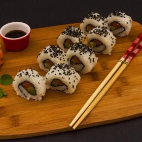 Kurz vaření - příprava sushi
Vaření už dávno není jen zálibou či povinností žen. Muži se v kuchyni mnohdy umí otáčet lépe než jejich polovičky. Jestli chcete obdarovat gurmána, který si rád sám něco ukuchtí nebo dokonce i pohostí návštěvy, vsaďte na kurz přípravy nejznámějšího japonského jídla v podání sushi mistrů. Díky tomu už na maki, nigri a báječné letní závitky nebude muset vyrážet do bistra nebo daleké Asie, ale v klidu si je připraví doma.
Cena: 2 490 Kč, více na www.adrop.cz
Kurz vaření - příprava sushi
Vaření už dávno není jen zálibou či povinností žen. Muži se v kuchyni mnohdy umí otáčet lépe než jejich polovičky. Jestli chcete obdarovat gurmána, který si rád sám něco ukuchtí nebo dokonce i pohostí návštěvy, vsaďte na kurz přípravy nejznámějšího japonského jídla v podání sushi mistrů. Díky tomu už na maki, nigri a báječné letní závitky nebude muset vyrážet do bistra nebo daleké Asie, ale v klidu si je připraví doma.
Cena: 2 490 Kč, více na www.adrop.cz